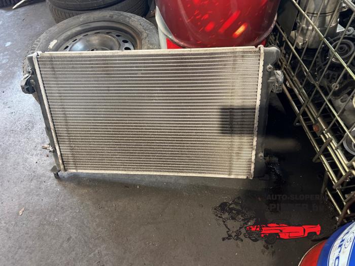 Usagé Radiateur Volkswagen Golf VI (5K1) Prix € 42,00 Règlement à la marge proposé par Autosloperij Pieper BV