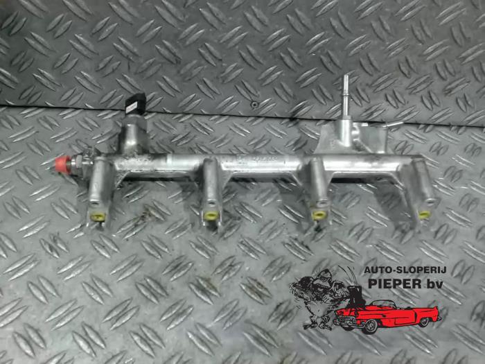 Usagé Système d'injection Opel Zafira (M75) 2.2 16V Direct Ecotec Prix € 36,75 Règlement à la marge proposé par Autosloperij Pieper BV