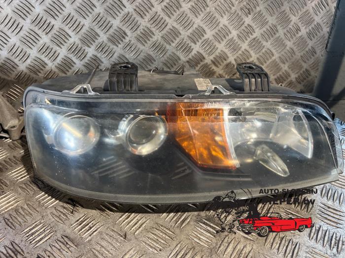 Używane Reflektor prawy Fiat Punto II (188) 1.2 16V Cena € 36,75 Procedura marży oferowane przez Autosloperij Pieper BV