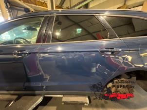 Używane Drzwi lewe tylne wersja 4-drzwiowa Ford Mondeo V Wagon 1.5 TDCi Cena na żądanie oferowane przez Autosloperij Pieper BV
