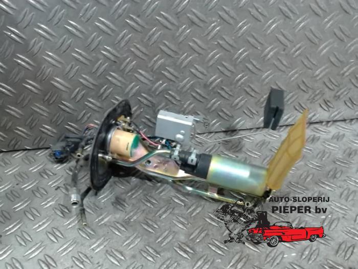 Usagé Pompe à carburant Toyota Starlet (EP8/NP8) 1.3 Friend,XLi 12V Prix € 36,75 Règlement à la marge proposé par Autosloperij Pieper BV