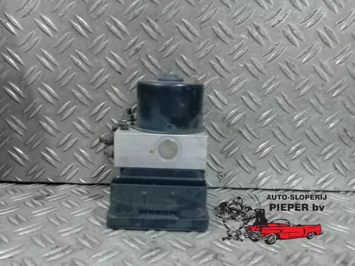 Używane Pompa ABS Austin Mini Open (R52) 1.6 16V Cooper Cena € 131,25 Procedura marży oferowane przez Autosloperij Pieper BV