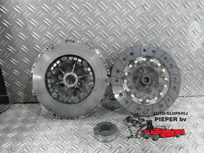 Usagé Kit embrayage (complet) Volkswagen Transporter T5 2.0 TDI DRF Prix € 42,00 Règlement à la marge proposé par Autosloperij Pieper BV