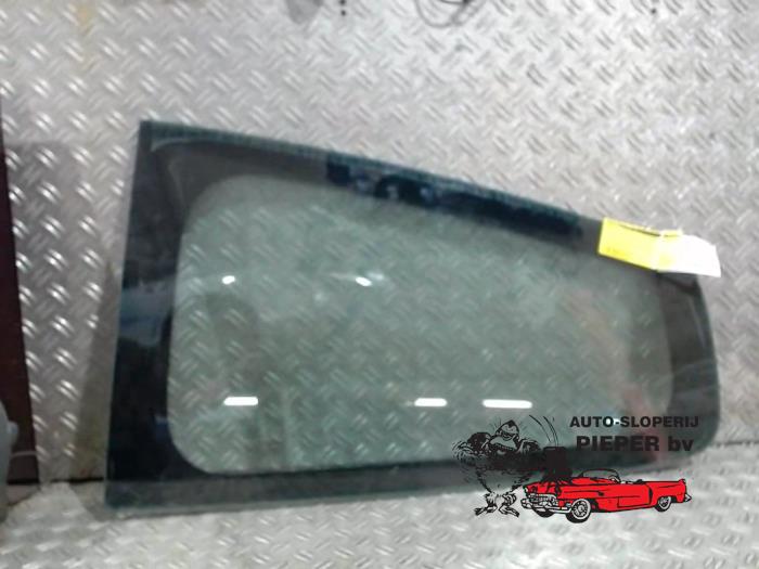 Usados Ventanilla triangular izquierda detrás Renault Clio III (BR/CR) 1.2 16V 65 Precio € 42,00 Norma de margen ofrecido por Autosloperij Pieper BV