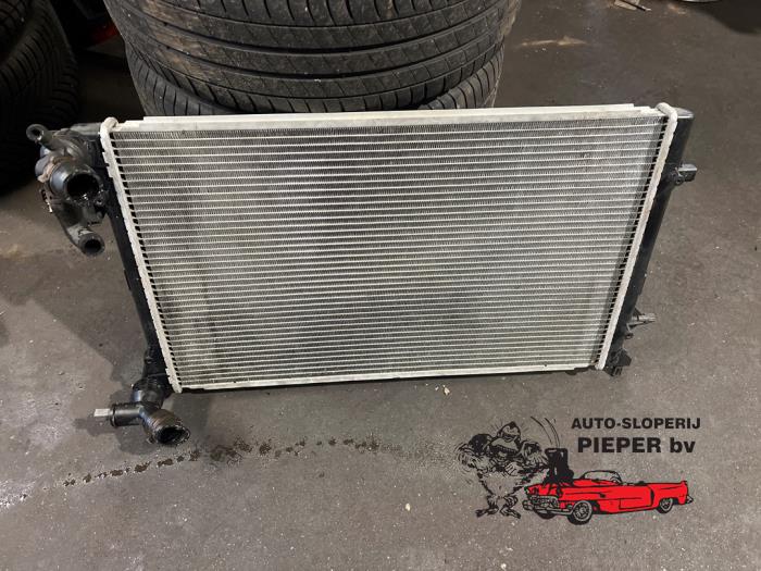 Usagé Radiateur Volkswagen Touran (1T1/T2) 2.0 FSI 16V Prix € 52,50 Règlement à la marge proposé par Autosloperij Pieper BV