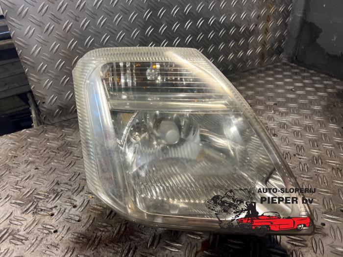 Używane Reflektor prawy Citroen C2 (JM) 1.1 Cena € 42,00 Procedura marży oferowane przez Autosloperij Pieper BV