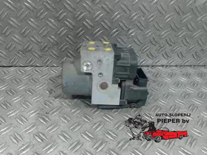 Usagé Bloc ABS MG ZR 1.8 16V VVC 160 Prix € 78,75 Règlement à la marge proposé par Autosloperij Pieper BV