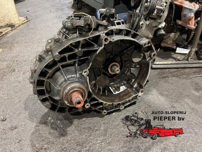Used Gearbox Volkswagen Multivan T5 (7E/7HC/7HF/7HM) 2.5 TDi Price € 787,50 Margin scheme offered by Autosloperij Pieper BV