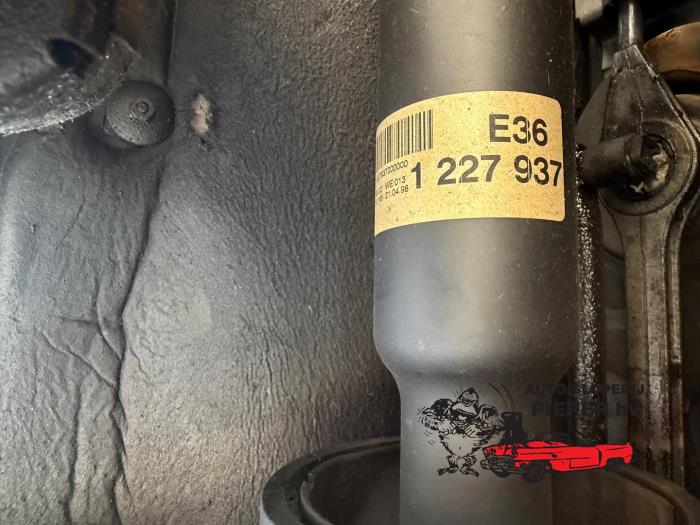 Usagé Arbre intermédiaire BMW 3 serie Compact (E36/5) 316i Prix € 125,00 Règlement à la marge proposé par Autosloperij Pieper BV