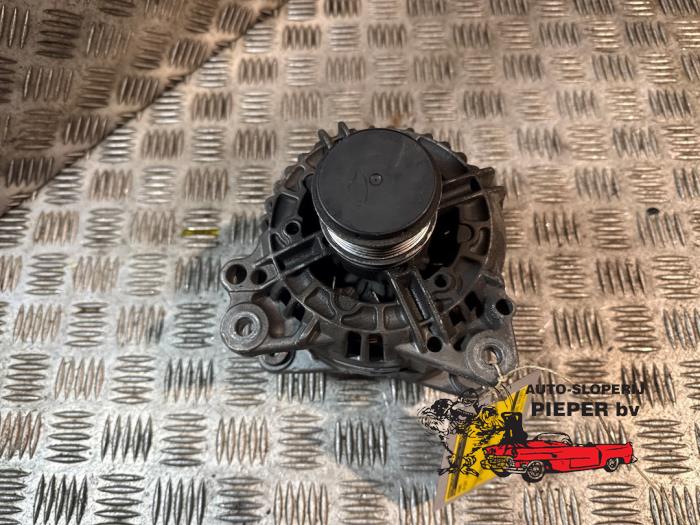 Usagé Dynamo Volkswagen Golf IV (1J1) 2.3 V5 GTI 20V Prix € 52,50 Règlement à la marge proposé par Autosloperij Pieper BV