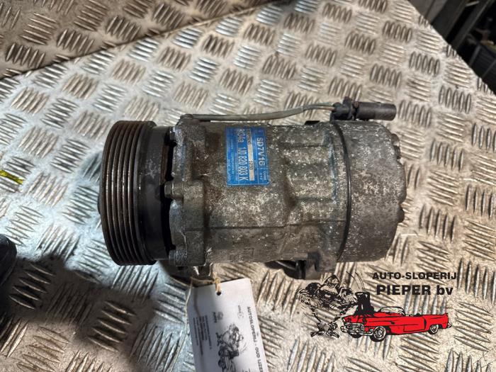 Usagé Compresseur de clim Volkswagen Golf IV (1J1) 2.3 V5 GTI 20V Prix € 78,75 Règlement à la marge proposé par Autosloperij Pieper BV