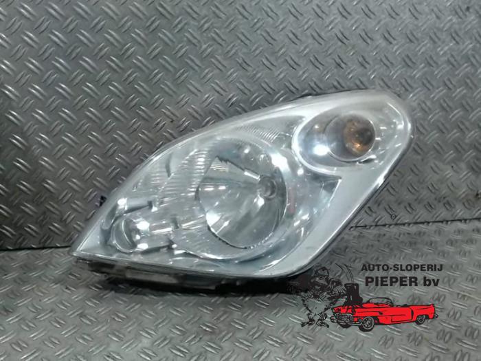Używane Reflektor lewy Suzuki Splash 1.2 16V Cena € 131,25 Procedura marży oferowane przez Autosloperij Pieper BV