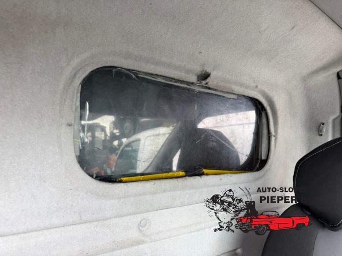Używane Przegroda kabiny Fiat Doblo Cargo (263) 1.3 MJ 16V DPF Euro 5 Cena € 175,00 Procedura marży oferowane przez Autosloperij Pieper BV