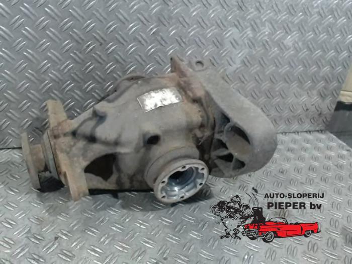 Begagnade Bakre differential BMW 1 serie (E88) 118i 16V Pris € 472,50 Marginaltabell erbjuds av Autosloperij Pieper BV