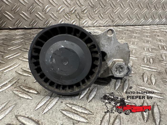Usados Tensor correa múltiple Volkswagen Up! (121) 1.0 12V 75 Precio € 21,00 Norma de margen ofrecido por Autosloperij Pieper BV
