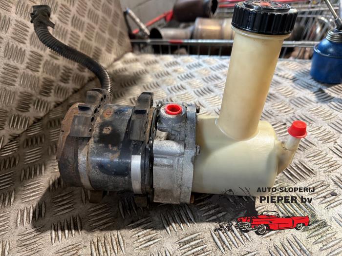Usagé Pompe de direction Peugeot 106 II 1.1 XN,XR,XT,Accent Prix € 78,75 Règlement à la marge proposé par Autosloperij Pieper BV