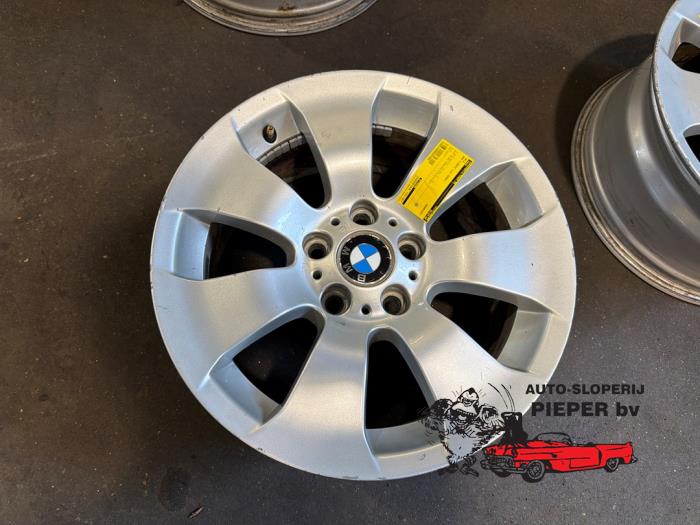 Używane Obrecz BMW 3 serie Touring (E91) 318i 16V Cena € 63,00 Procedura marży oferowane przez Autosloperij Pieper BV