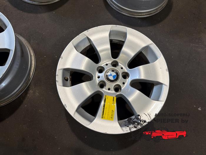 Używane Obrecz BMW 3 serie Touring (E91) 318i 16V Cena € 63,00 Procedura marży oferowane przez Autosloperij Pieper BV