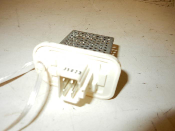 Heater resistor from a Opel Agila (B) 1.2 16V 2009
