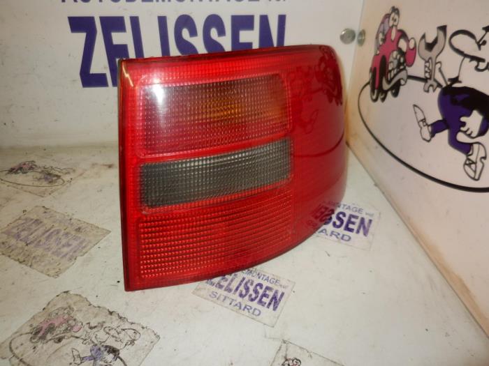 Rücklicht rechts van een Audi A6 1999