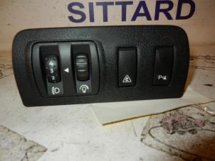 Used AIH headlight switch Renault Megane III Coupe (DZ) 1.4 16V TCe 130 Price on request offered by Zelissen V.O.F. autodemontage