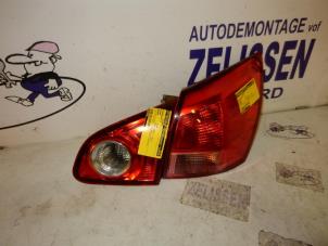 Używane Tylne swiatlo pozycyjne prawe Nissan Qashqai (J10) 1.6 16V Cena € 52,50 Procedura marży oferowane przez Zelissen V.O.F. autodemontage