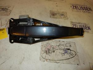 Used Rear door handle 4-door, right Opel Astra H SW (L35) 1.9 CDTi 100 Price on request offered by Zelissen V.O.F. autodemontage