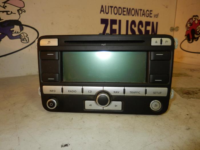 Radio/Lecteur CD d'un Volkswagen Caddy III (2KA,2KH,2CA,2CH) 1.9 TDI 2007