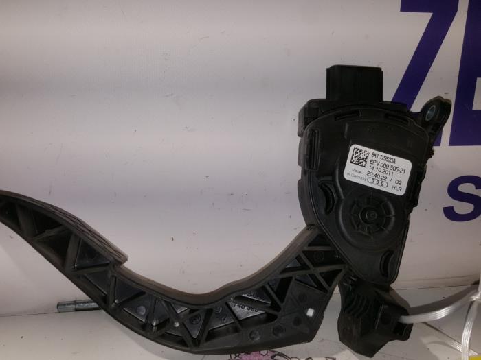Accelerator pedal from a Audi A6 (C7) 3.0 TDI V6 24V Quattro 2011