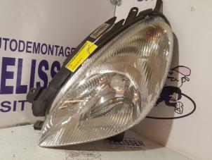 Używane Reflektor lewy Citroen Xsara Picasso (CH) 1.8 16V Cena € 42,00 Procedura marży oferowane przez Zelissen V.O.F. autodemontage
