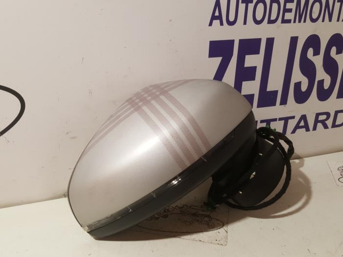 Wing mirror, right from a Audi A1 (8X1/8XK) 1.2 TFSI 2011