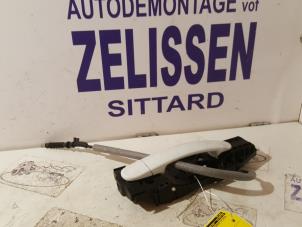 Used Rear door handle 4-door, right Volkswagen Polo V (6R) 1.4 TDI DPF BlueMotion technology Price on request offered by Zelissen V.O.F. autodemontage