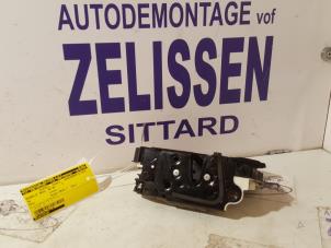 Gebrauchte Türschlossmechanik 4-türig rechts vorne Volkswagen Polo V (6R) 1.4 TDI DPF BlueMotion technology Preis auf Anfrage angeboten von Zelissen V.O.F. autodemontage