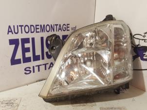 Usagé Phare gauche Opel Meriva Prix € 36,75 Règlement à la marge proposé par Zelissen V.O.F. autodemontage