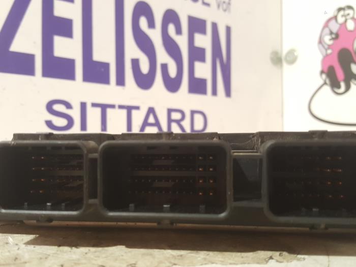 Engine management computer from a Opel Vivaro 1.9 DI 2004