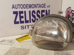 Used Headlight, left Renault Twingo (C06) 1.2 Price on request offered by Zelissen V.O.F. autodemontage