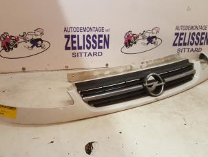Usagé Calandre Opel Vivaro 1.9 DI Prix € 52,50 Règlement à la marge proposé par Zelissen V.O.F. autodemontage