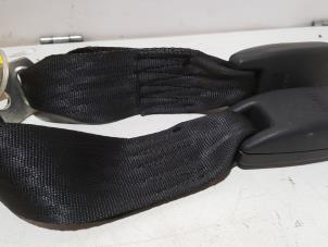 Used Rear seatbelt buckle, centre Daihatsu Sirion 2 (M3) 1.0 12V DVVT Price € 31,50 Margin scheme offered by Zelissen V.O.F. autodemontage