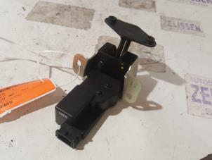 Used Tailgate lock mechanism Chevrolet Captiva Price on request offered by Zelissen V.O.F. autodemontage