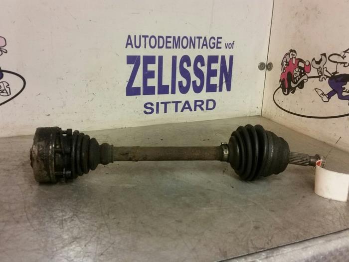 Usagé Cardan gauche (transmission) Volkswagen Golf III (1H1) 1.8 GL,GT Prix € 31,50 Règlement à la marge proposé par Zelissen V.O.F. autodemontage