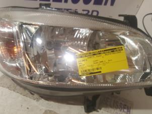 Used Headlight, right Opel Zafira (F75) 2.2 DTI 16V Price on request offered by Zelissen V.O.F. autodemontage