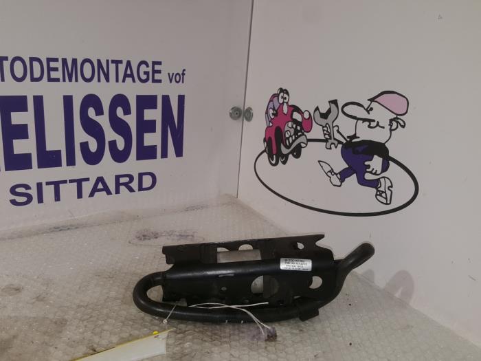 Gebrauchte Benzinpumpe Volkswagen Passat (3C2) 2.0 TDI 16V 140 Preis auf Anfrage angeboten von Zelissen V.O.F. autodemontage