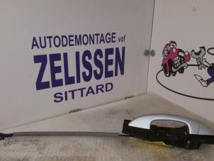 Used Front door handle 4-door, right Volkswagen Golf VI (5K1) 2.0 TDI 16V Price on request offered by Zelissen V.O.F. autodemontage