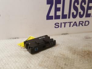 Used Radio module Renault Clio III (BR/CR) 1.5 dCi 85 Price on request offered by Zelissen V.O.F. autodemontage