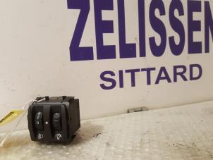 Used AIH headlight switch Renault Clio III (BR/CR) 1.5 dCi 85 Price on request offered by Zelissen V.O.F. autodemontage