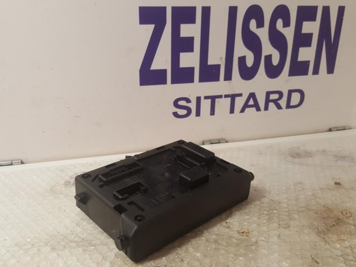 Used Body control computer Renault Clio III (BR/CR) 1.5 dCi 85 Price € 78,75 Margin scheme offered by Zelissen V.O.F. autodemontage