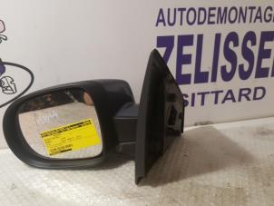 Used Wing mirror, left Renault Clio III (BR/CR) 1.5 dCi 85 Price on request offered by Zelissen V.O.F. autodemontage