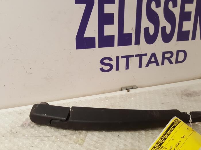 Rear wiper arm from a Renault Clio III (BR/CR) 1.5 dCi 85 2010