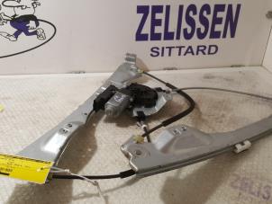 Used Window mechanism 4-door, front right Renault Clio III (BR/CR) 1.5 dCi 85 Price on request offered by Zelissen V.O.F. autodemontage