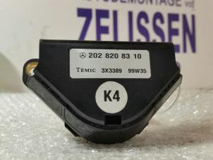 Usados Sensor de alarma Mercedes W209 Precio de solicitud ofrecido por Zelissen V.O.F. autodemontage